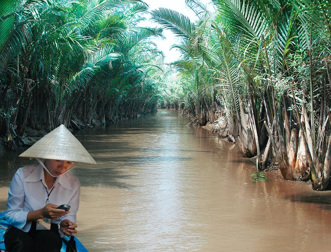 mekong woman w cell